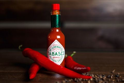 Chili pepper, Tabasco pepper, Malagueta pepper, Bell peppers and chili peppers, Red, Capsicum, Cayenne pepper, Vegetable, Bottle, Hot sauce, 