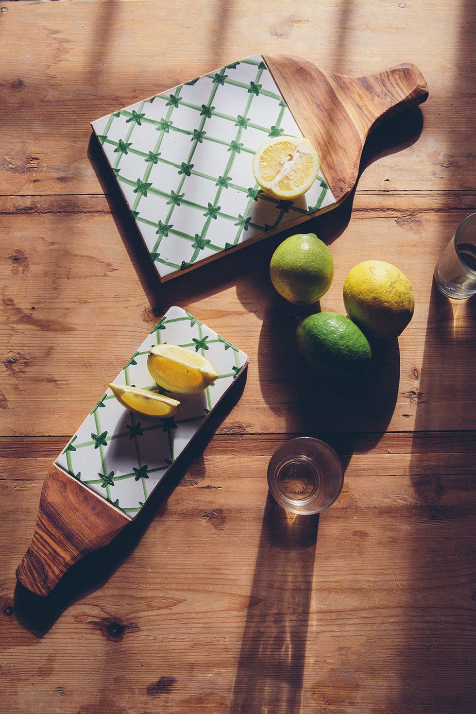 tablas de baldosa y madera