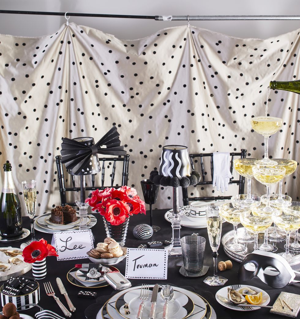 Black, White and Gold Table Decor