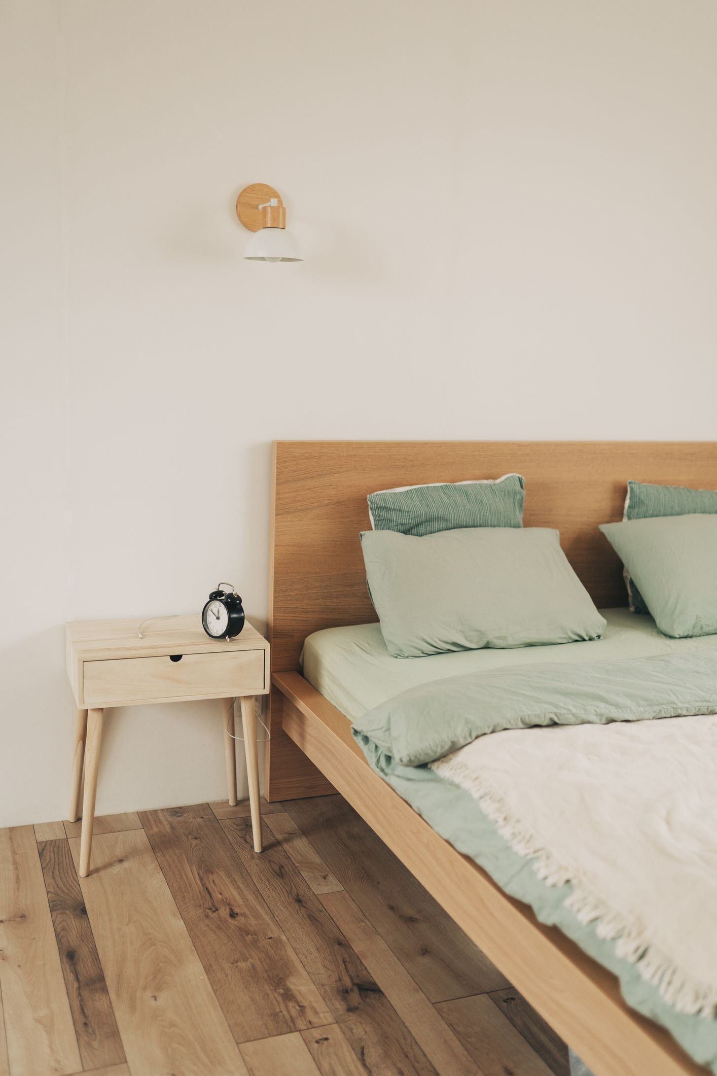 A Feng Shui Expert Explains How to Arrange a Bedroom That Is