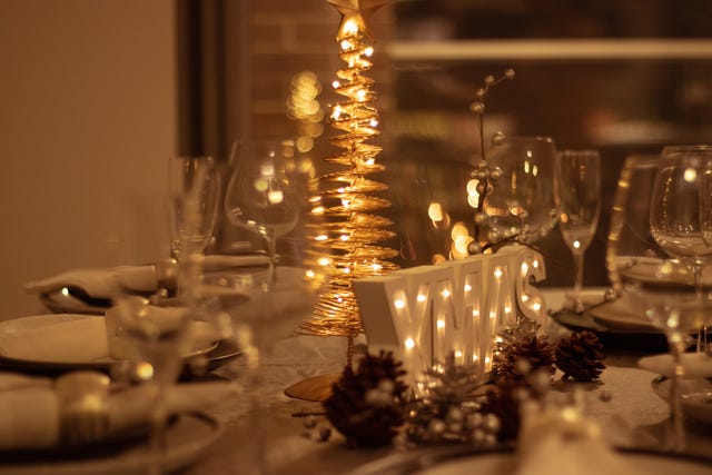 detalles originales para vestir tu mesa en navidad, de venta en amazon