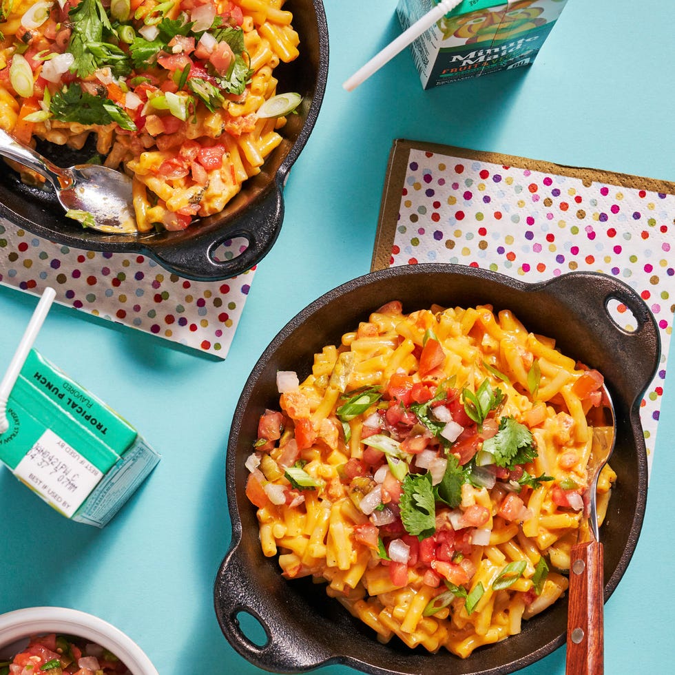 mac and cheese topped with pico de gallo