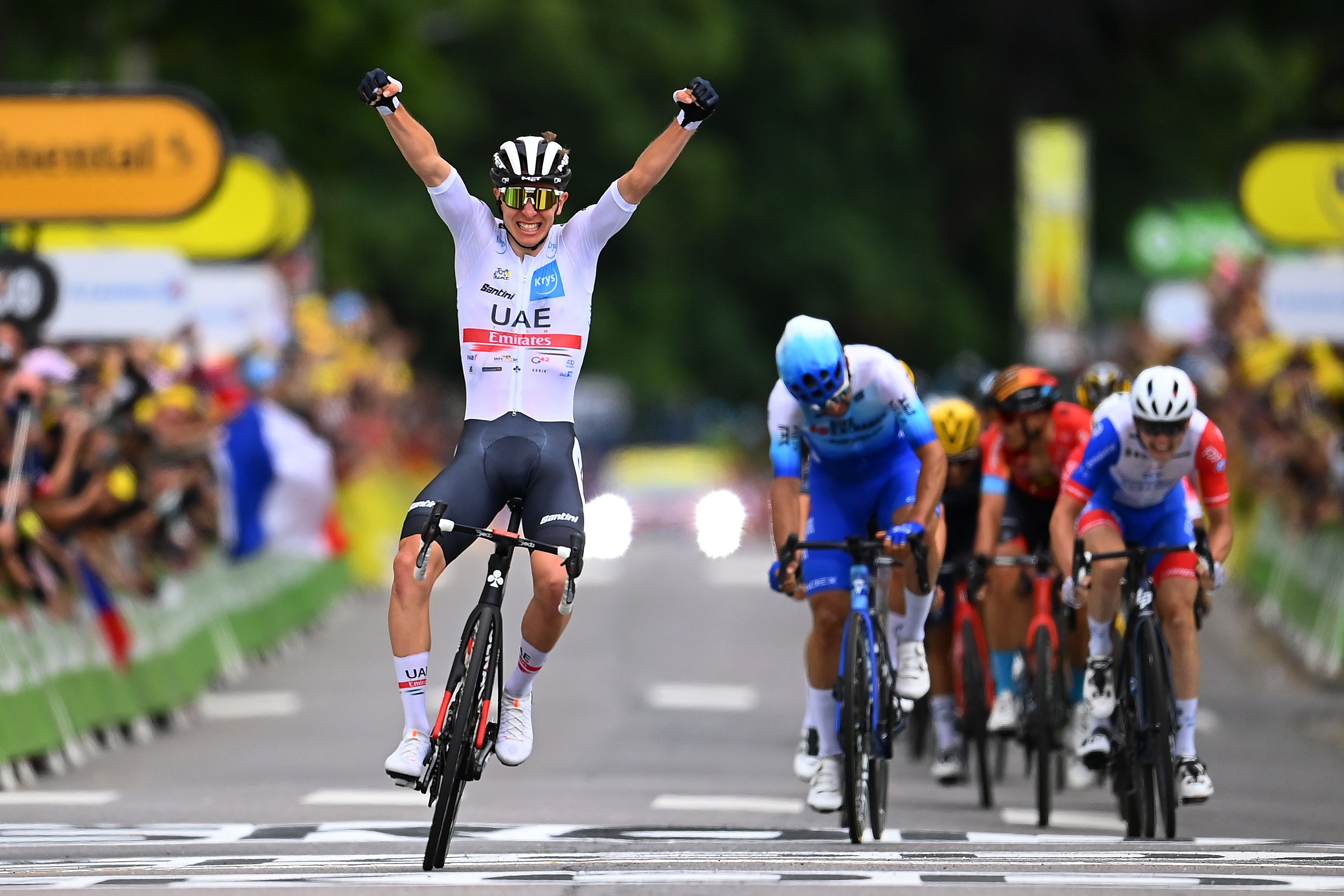 Who Are the White Jersey Contenders at the 2023 Tour de France?