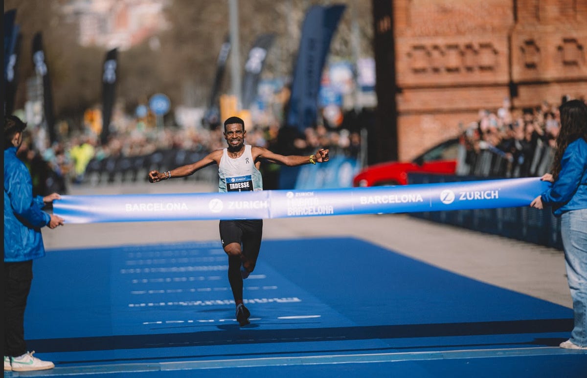 El exrefugiado suizo Tadesse Abraham gana con récord en el Maratón de ...