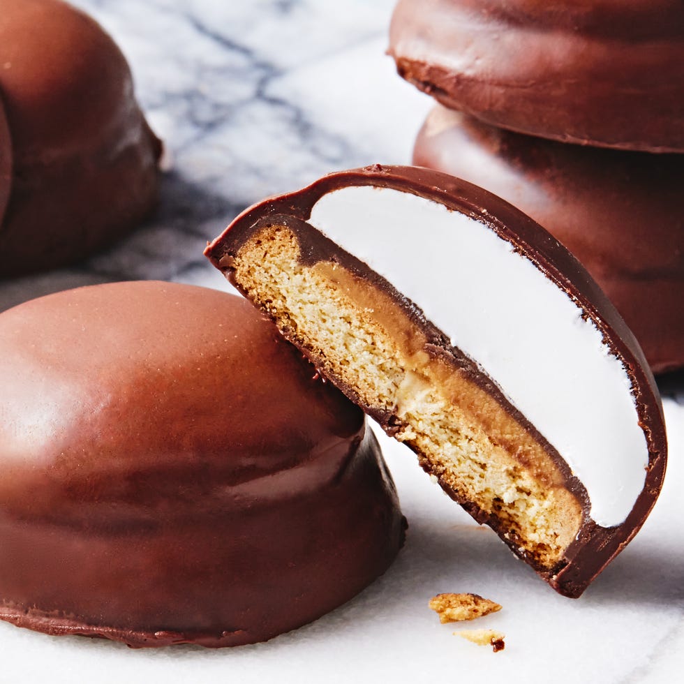 chocolate pieces with marshmallow and tagalong cookies