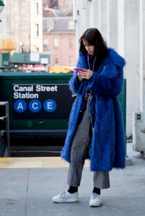 Fur, Street fashion, Blue, Cobalt blue, Photograph, Clothing, Electric blue, Snapshot, Fashion, Fur clothing, 