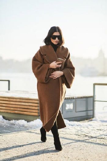 Clothing, Brown, Street fashion, Coat, Beige, Outerwear, Fashion, Trench coat, Snapshot, Overcoat, 