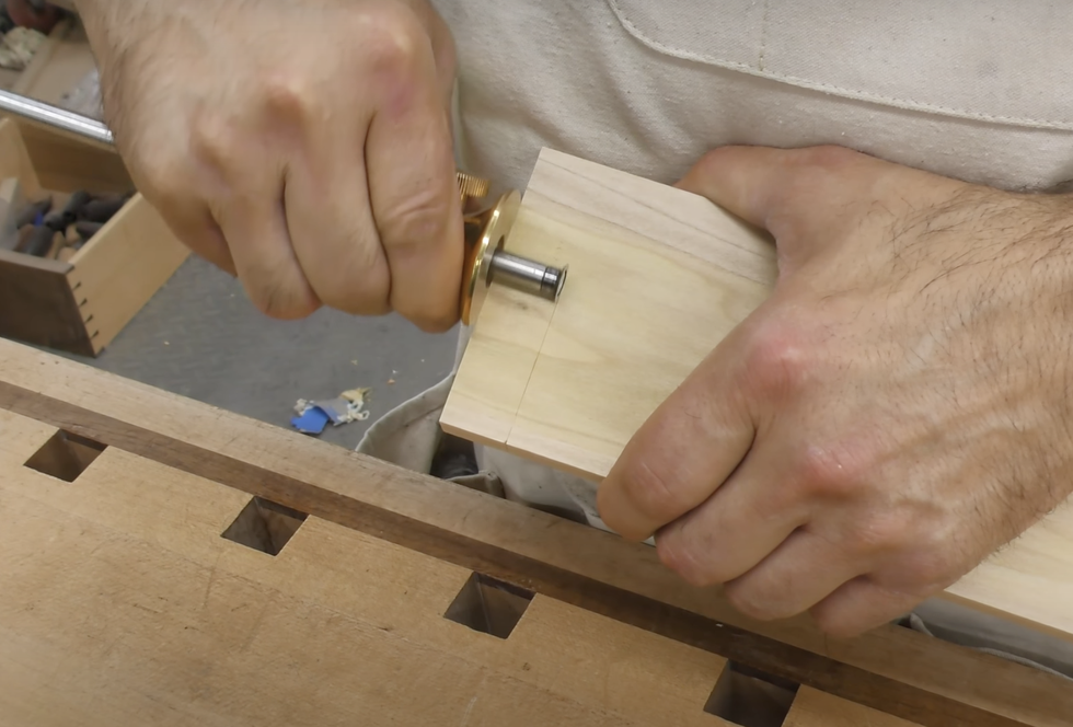 woodworking, cutting dovetails