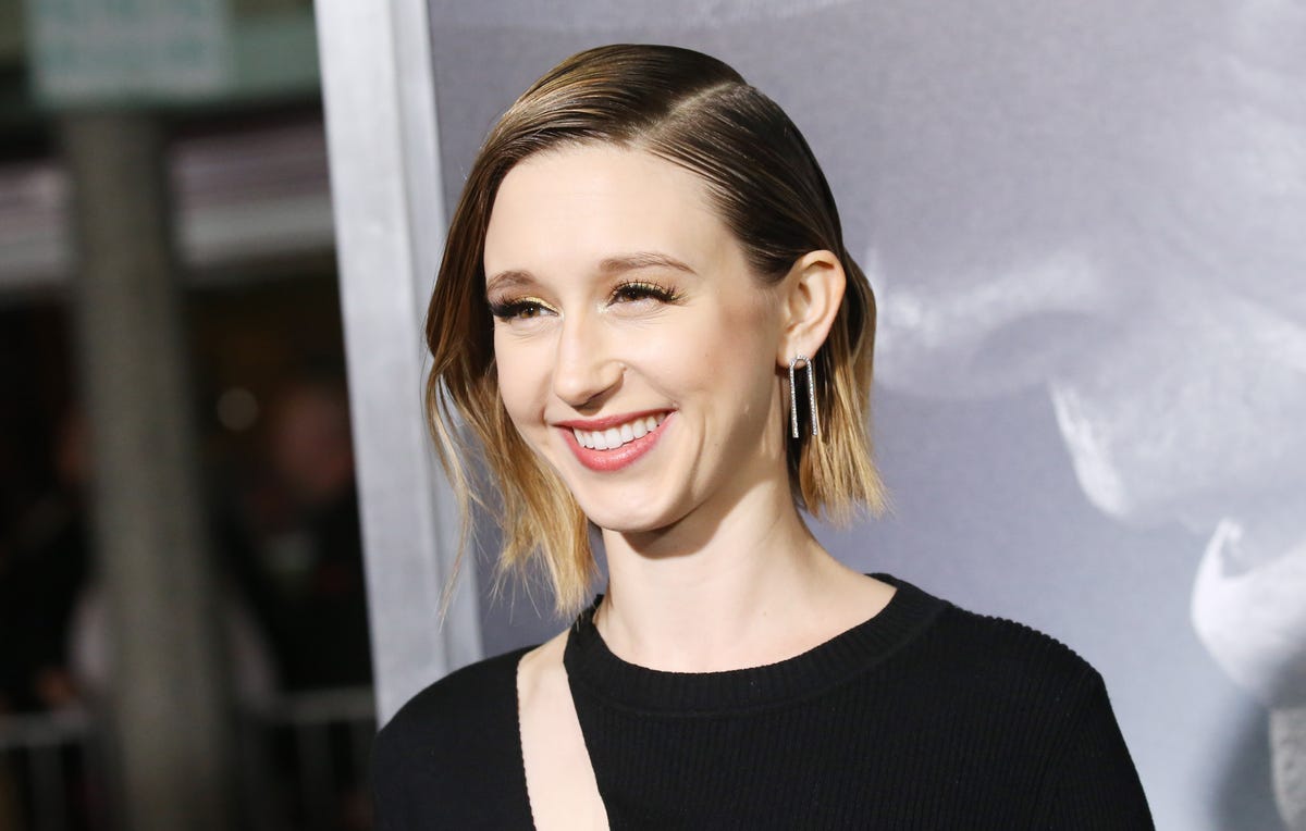 タイッサ・ファーミガ直筆サイン入り超 特大写真…Taissa Farmiga