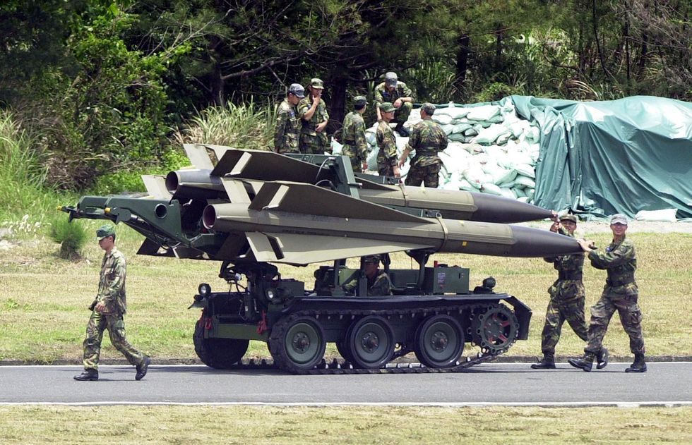 taiwanese soldiers move the us made hawk surface t