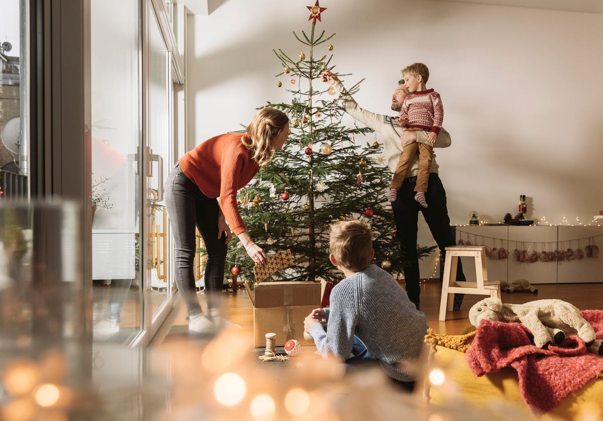 When to Take Down Your Christmas Tree - History Behind Taking Down ...