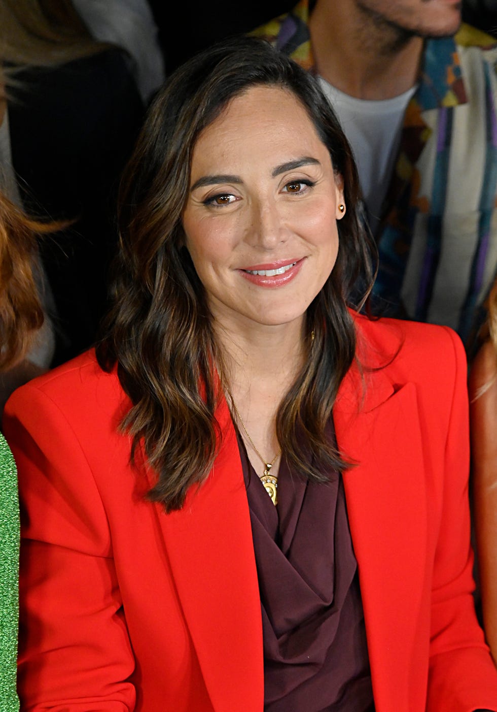 tamara falco con americana roja