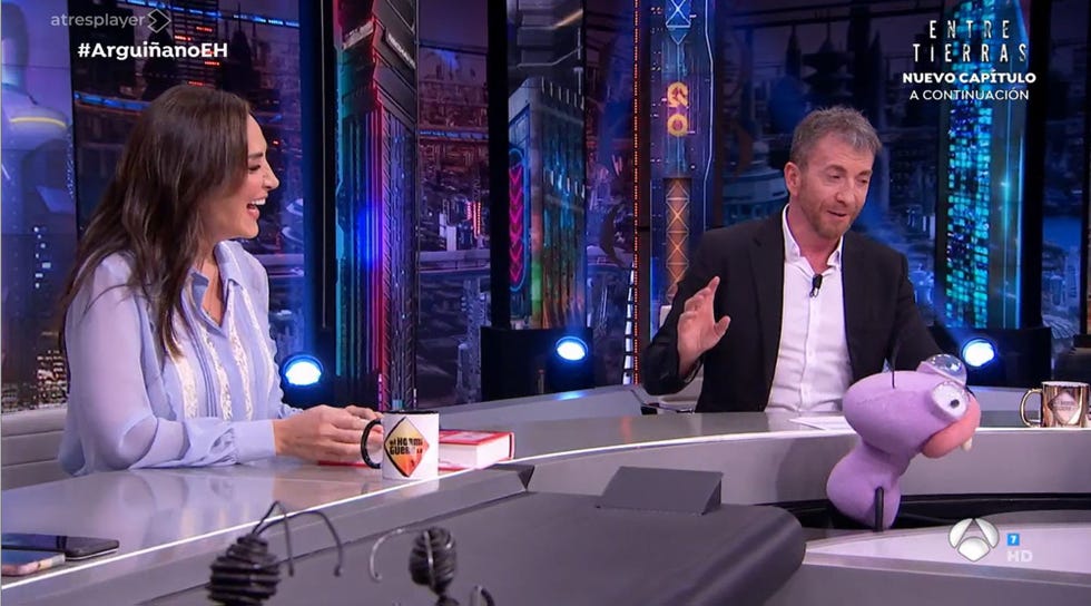 la hija de isabel preysler y el presentador en el plato de antena 3