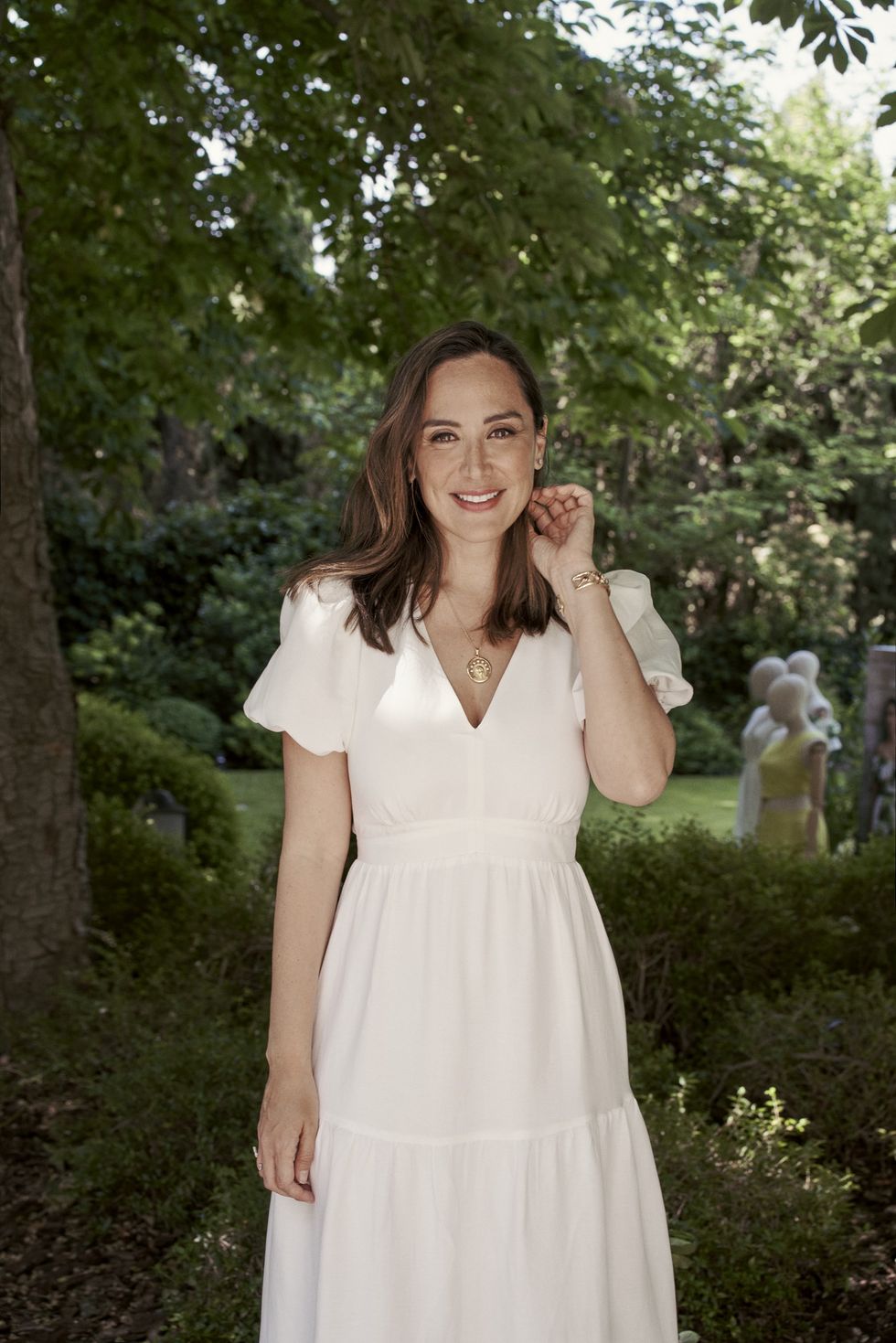 Tamara Falcó arrasa con el vestido blanco más bonito, que favorece en todas  las tallas
