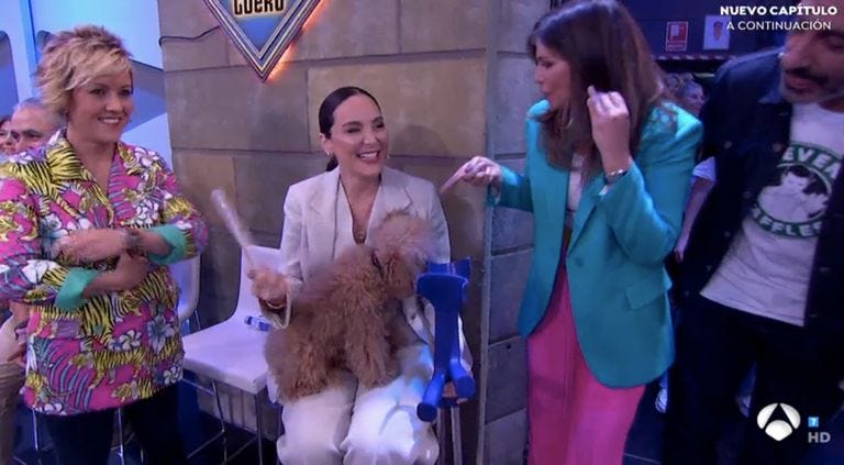 tamara falcó con su perra jacinta