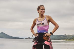 tamara vázquez posa tras competir en el ironman de vitoria