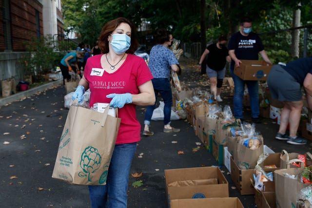 unemployed workers volunteer during pandemic