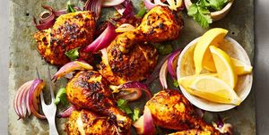 tandoori chicken with lemons red onions and cilantro