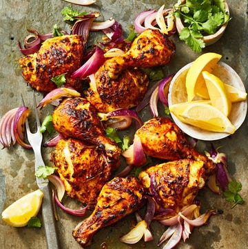 Tandoori Chicken with lemons tandoori chicken with lemons and red onions