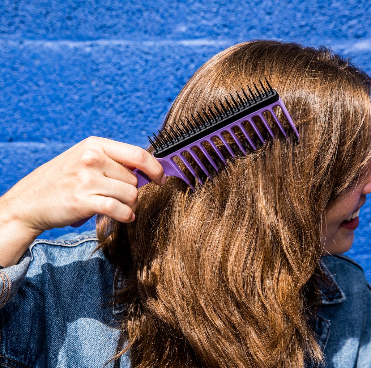 HOW TO GET YOUR WIG ON FLAT FLAT WITH A HOT COMB, THE RIGHT WAY