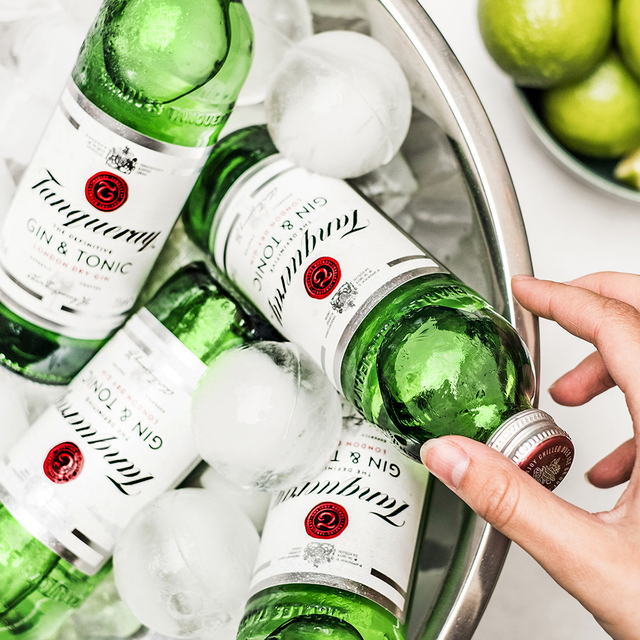 Bottle, Drink, Alcoholic beverage, Beer bottle, Distilled beverage, Alcohol, Gin and tonic, Liqueur, 
