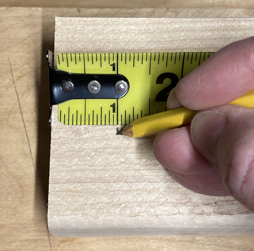 How to Use a Tape Measure: How to Measure With a Measuring Tape