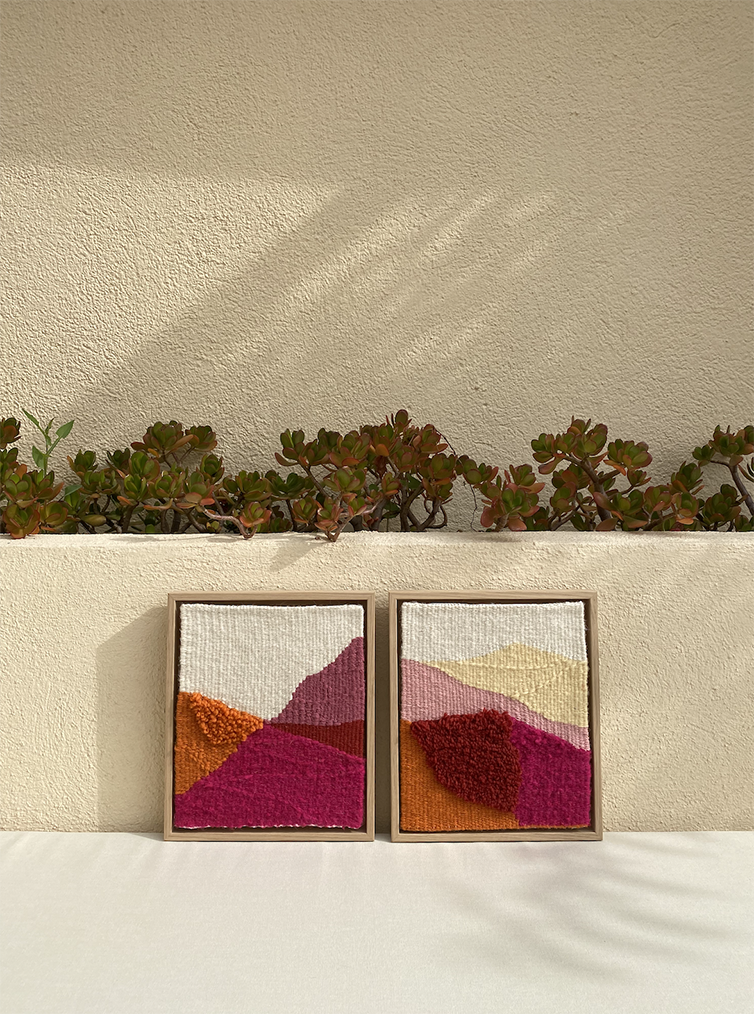 dos tapices de ines prat de colores fresas, naranjas y amarillos, sobre un muro color vainilla