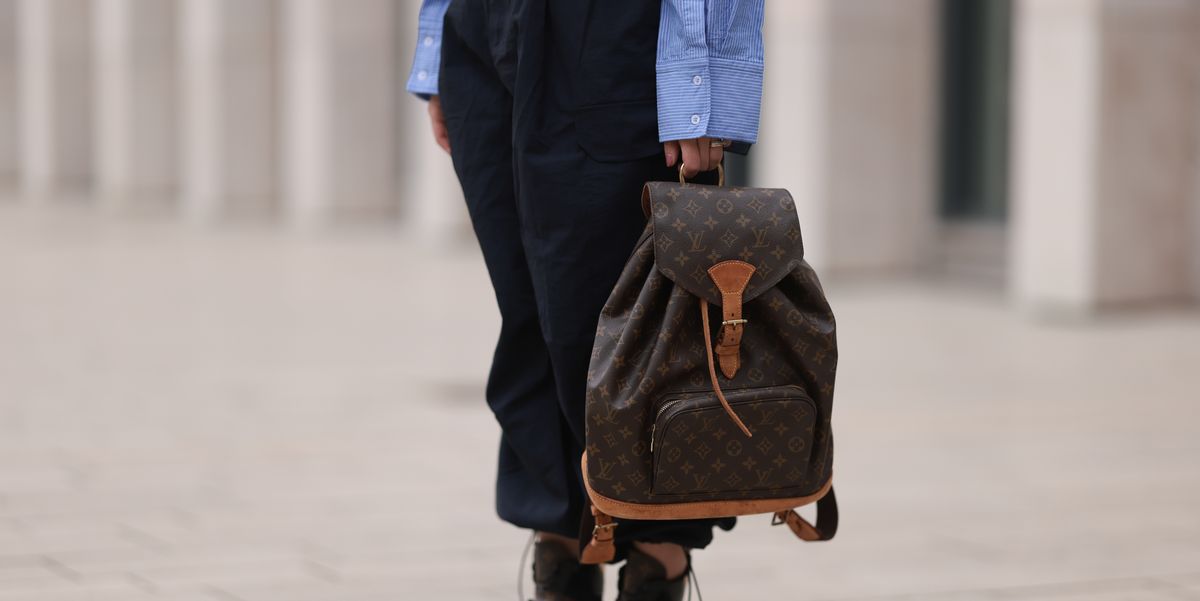 Qué tiene en su mochila de emergencia una aficionada al apocalipsis (por supuesto, una radio con pilas)