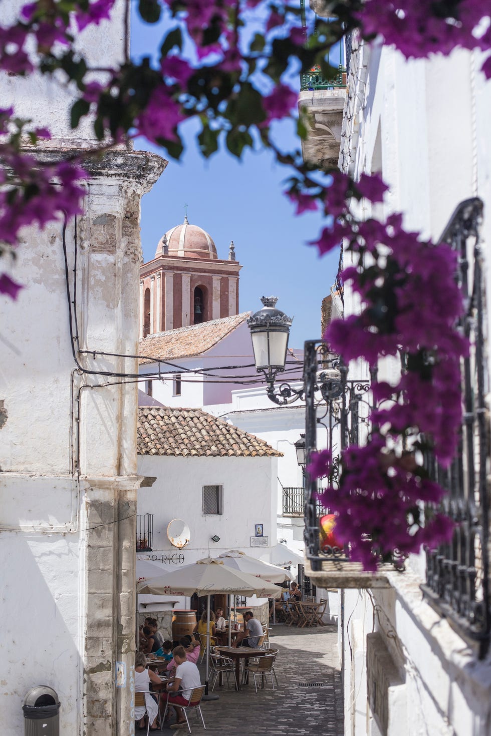 una ruta con las mejores playas de cádiz desde tarifa a caños de meca pasando por lugares y pueblos tan bonitos como bolonia, playa de cañuelo, zahara de los atunes, barbate y vejer de la frontera