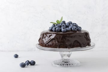 tarta de chocolate y arándanos