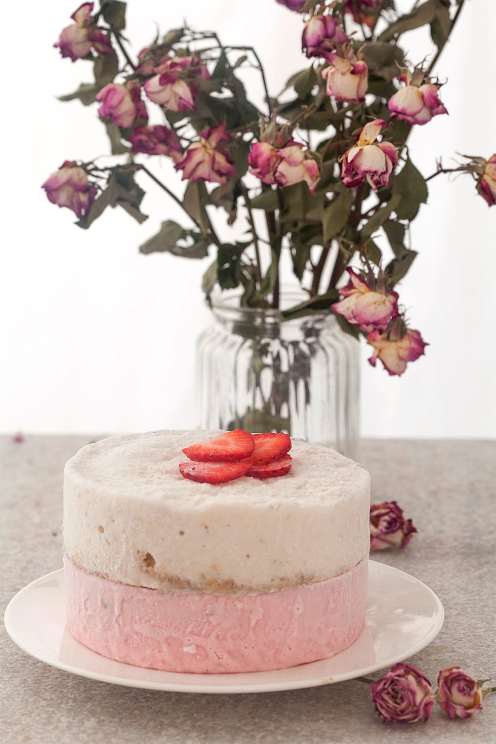 Tarta de fresas y plátano