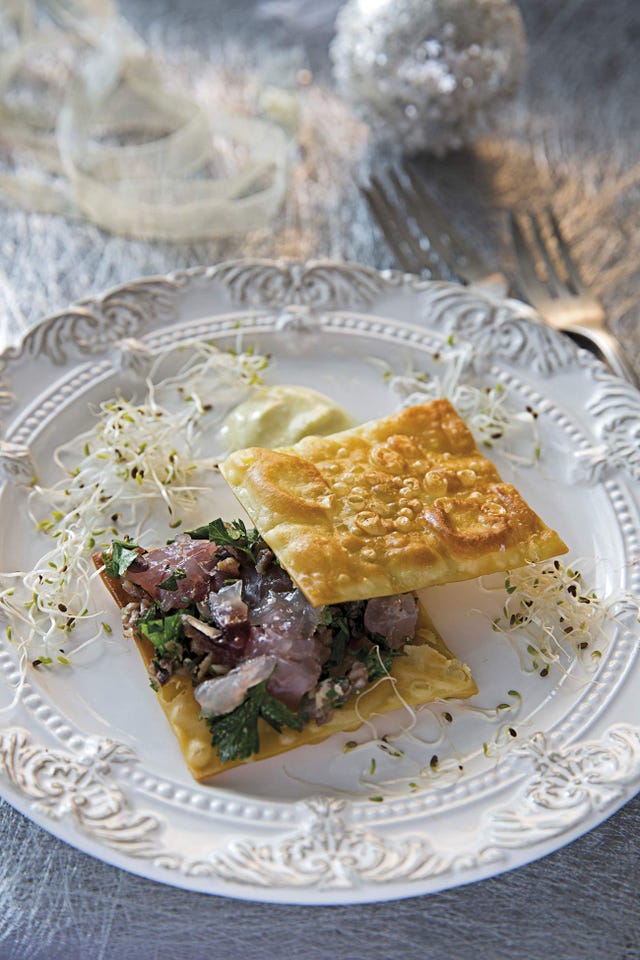 tartar de caballa con crema de yogur y limón