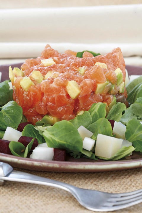 tartar de salmón con ensalada