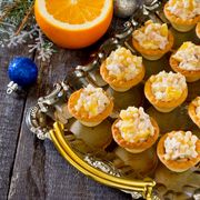 Tartlets with chicken, orange and pine nuts