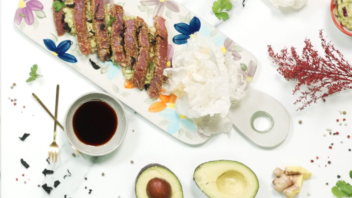 preview for Receta de tataki de atún con láminas de arroz frito y guacamole, por Laura Ponts