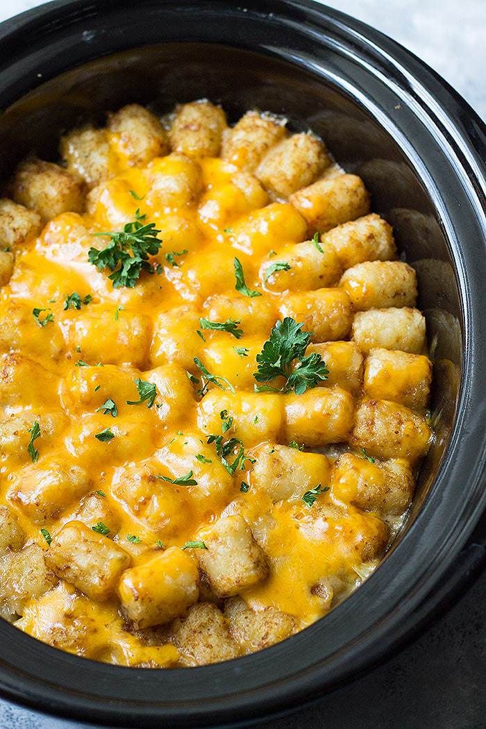 https://hips.hearstapps.com/hmg-prod/images/tater-tot-casserole-slow-cooker-1539122007.jpg