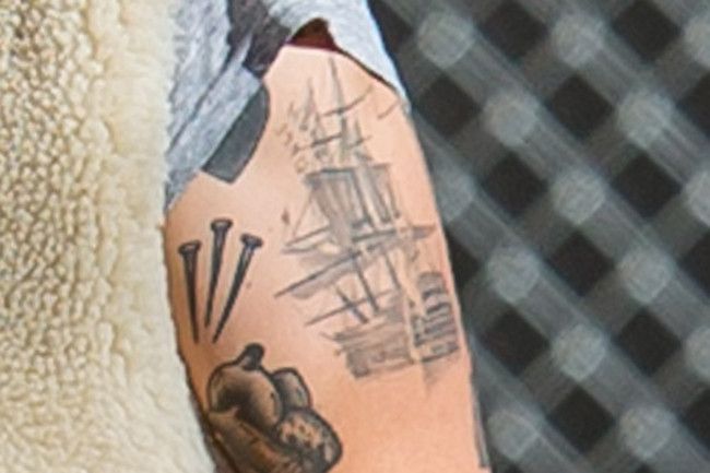 el tatuaje de un barco pirata
