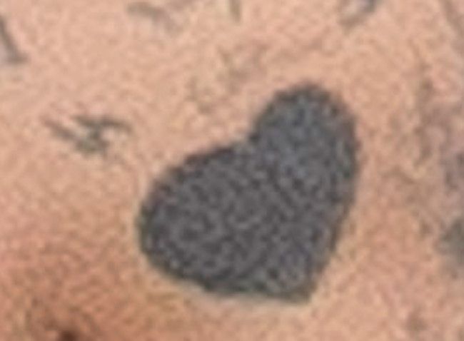 el tatuaje de un corazón