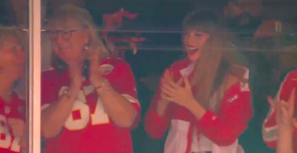 Taylor Swift cheers alongside Travis Kelce's mom at Chiefs game