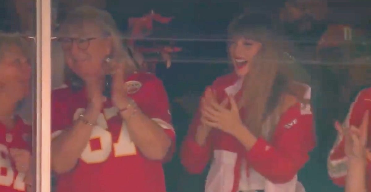 Taylor Swift attends Chiefs game; sits next to Donna Kelce