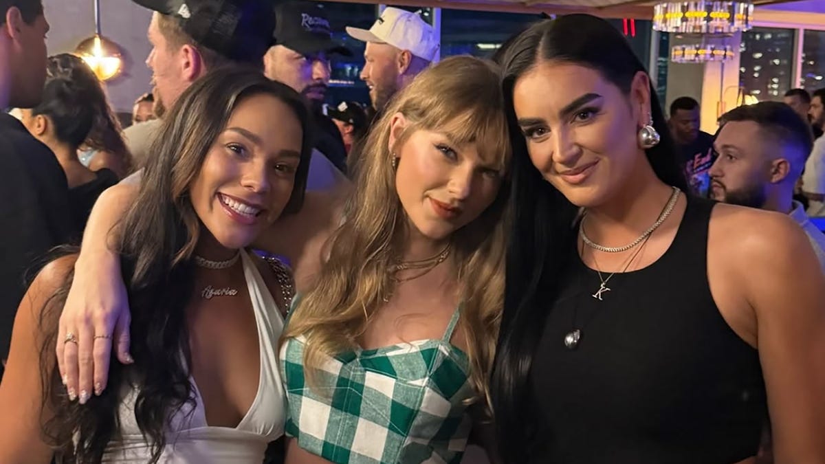 aperçu de l'évolution emblématique de la carrière de Taylor Swift