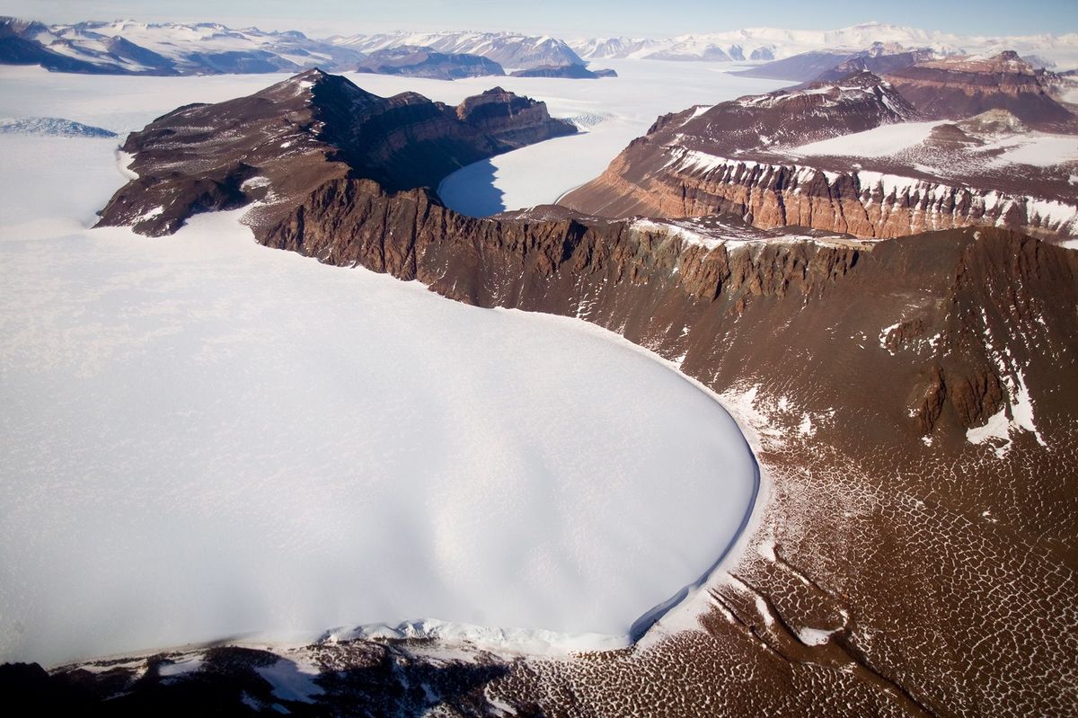 Nieuw onderzoek leidt tot de conclusie dat de laatste keer dat de OostAntarctische ijskap afsmolt veel recenter is dan wordt gedacht en dat dit in de komende eeuwen opnieuw kan gebeuren