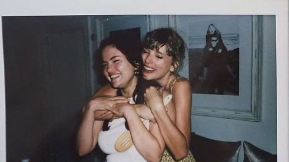 1000px x 562px - Selena Gomez and Taylor Swift's Complete Friendship Timeline