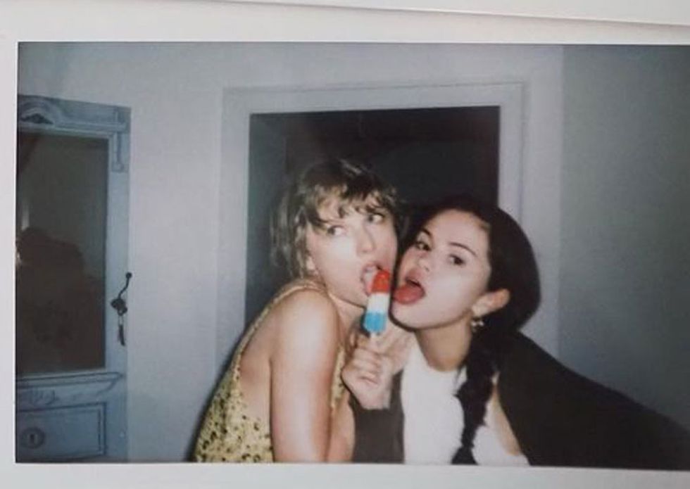 taylor swift and selena gomez at her fourth of july party