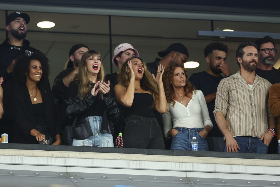 Taylor Swift Perfects Stadium Style at Kansas City Chiefs Game