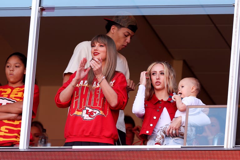 How Taylor Swift Is Sutbly Repping Travis Kelce's Jersey Number