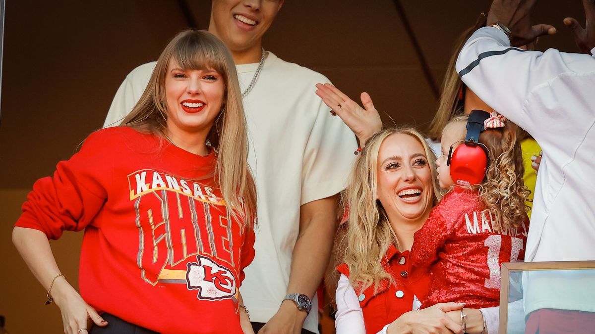 Here's Why Taylor Swift Isn't at the Chiefs vs. Eagles Game