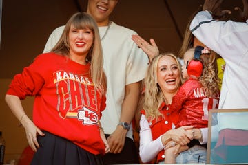 taylor swift at the chiefs game supporting boyfriend travis kelce