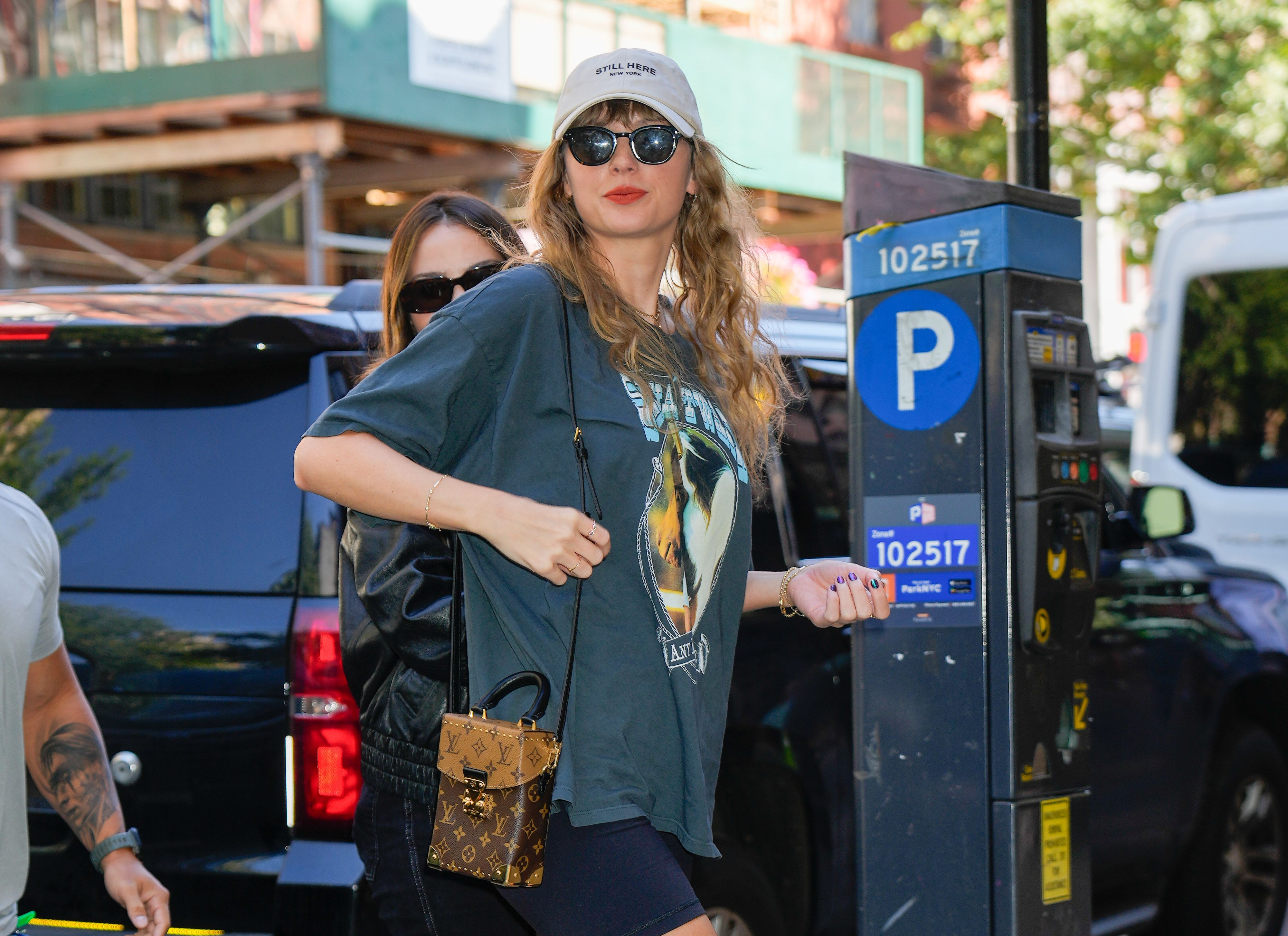 Taylor Swift Wore a Shania Twain T-Shirt and Biker Shorts in NYC