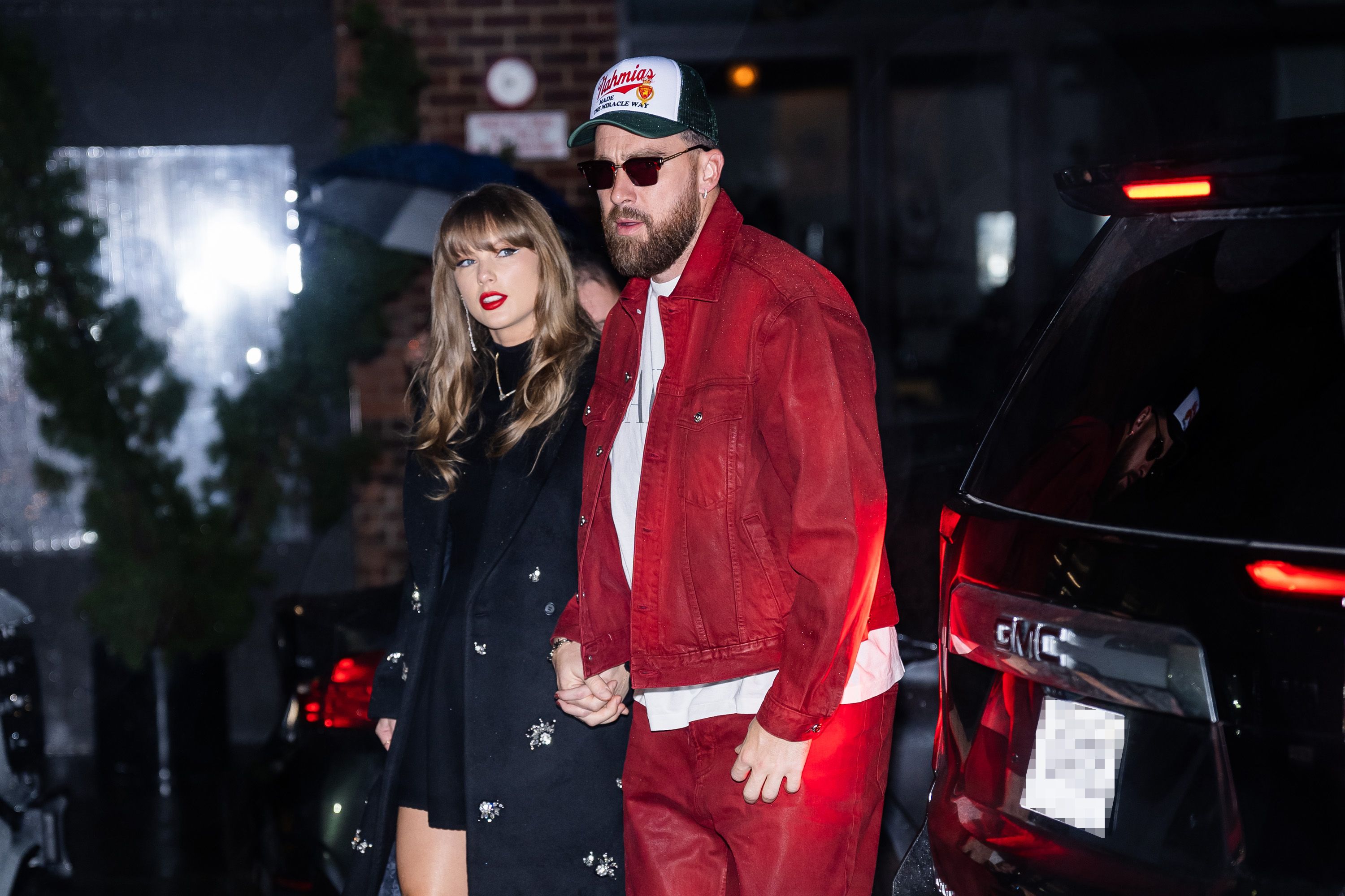 A Handy-Dandy Timeline of Taylor Swift and Travis Kelce's Relationship for Ya